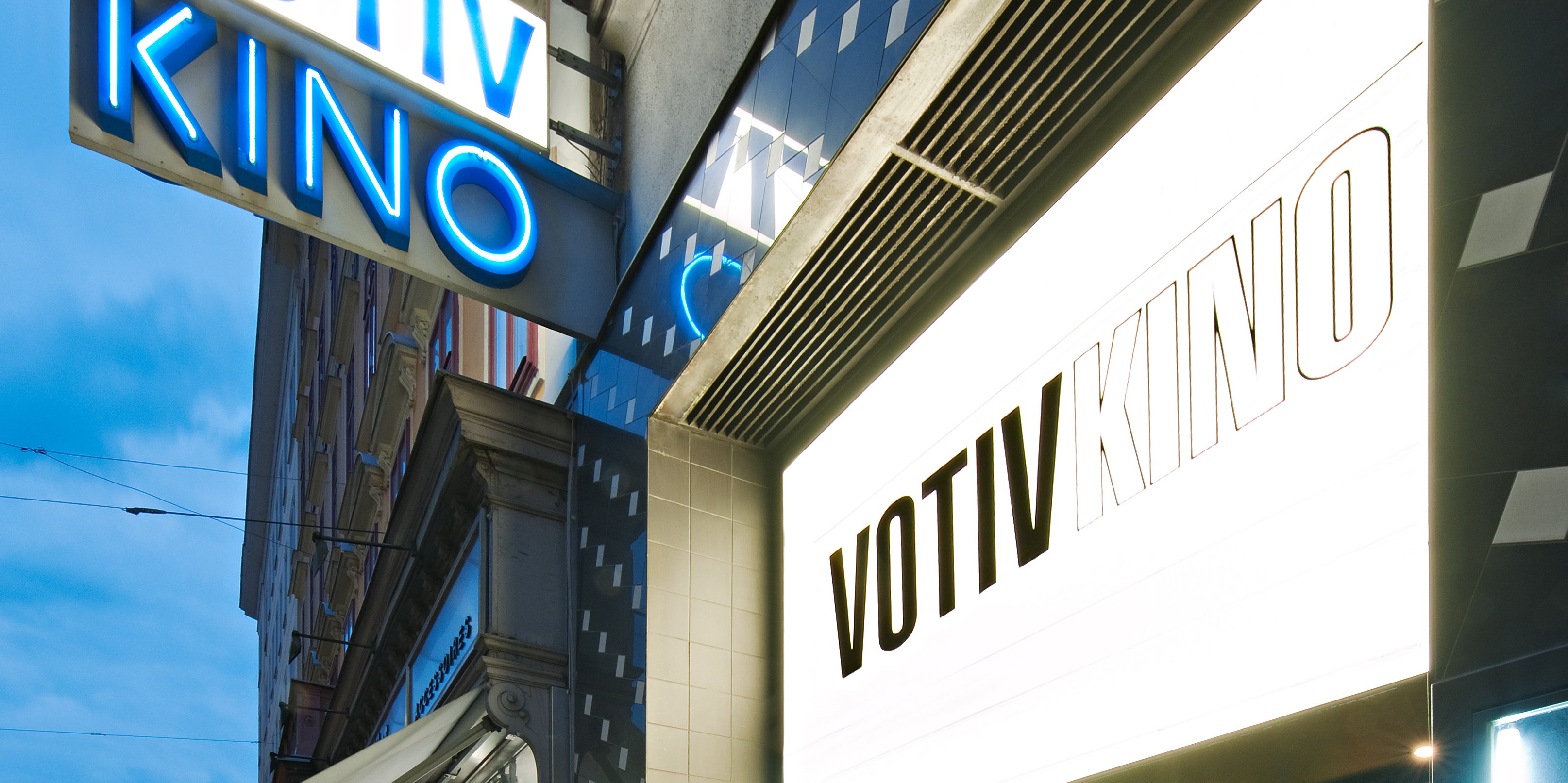 Frontalansicht auf das Votiv Kino in der Währingerstrasse 