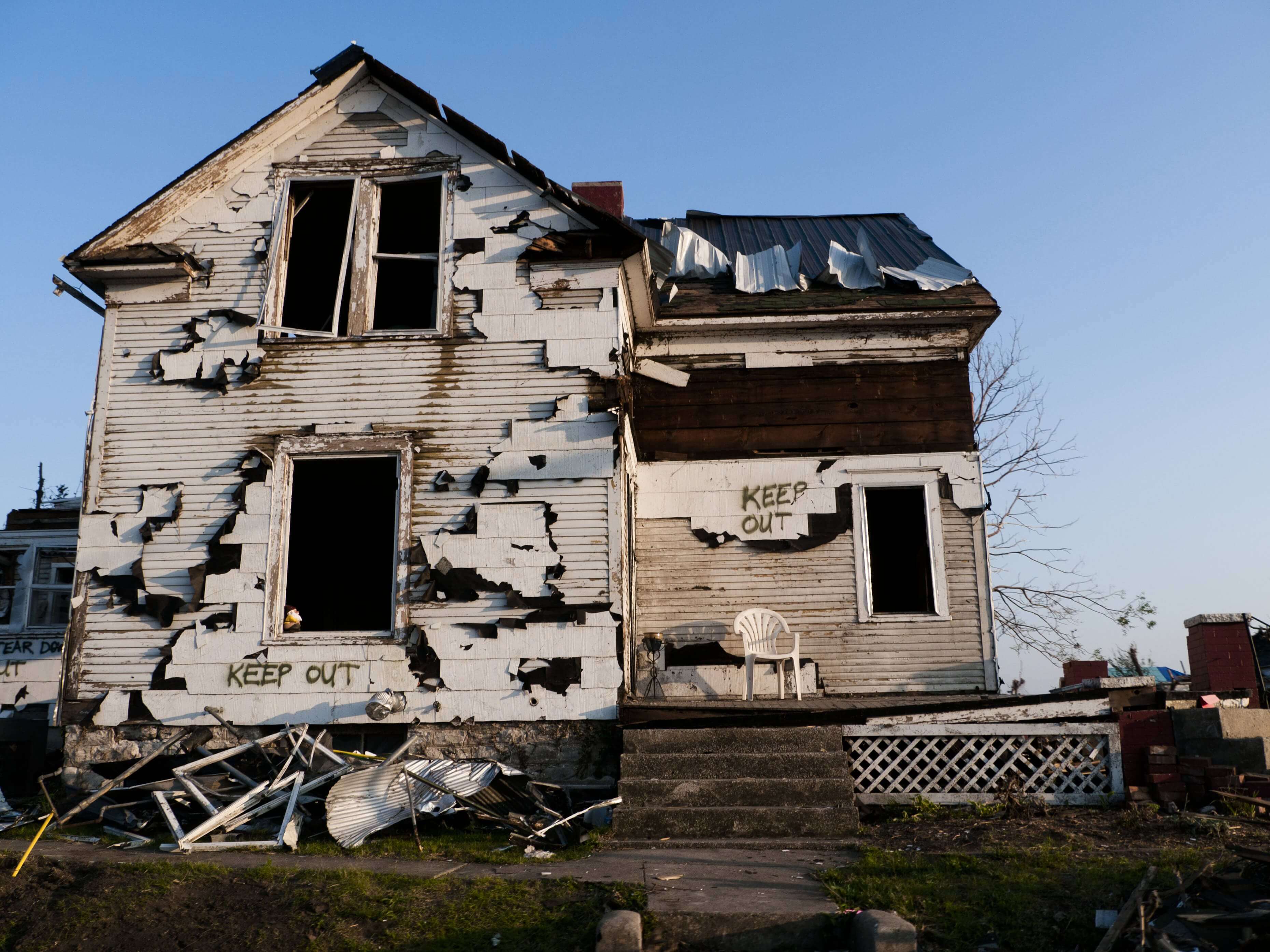 Foto von einem Haus in Joplin, Missouri, das 2011 von einem Tornado 