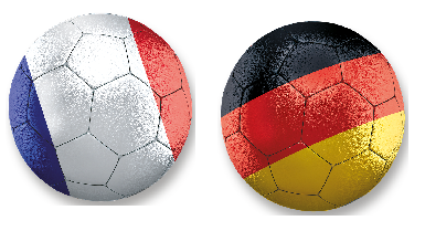 Zwei Fußbälle in den Nationalfarben von Frankreich und Deutschland