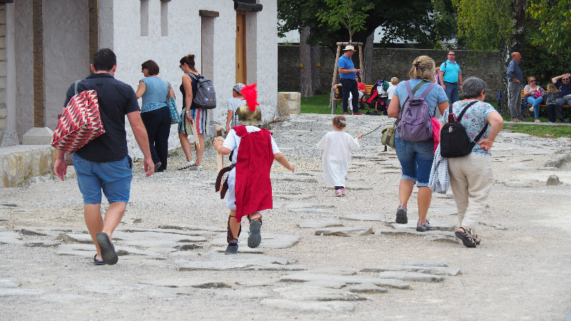Kinder spielen in Römerstadt