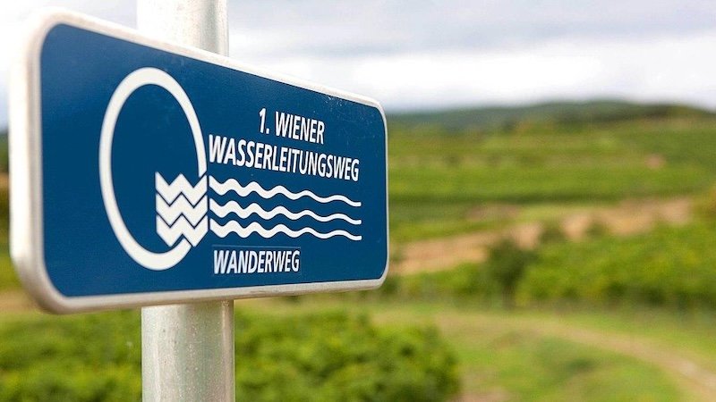 Wegweiser des 1. Wiener Wasserleitungsweges
