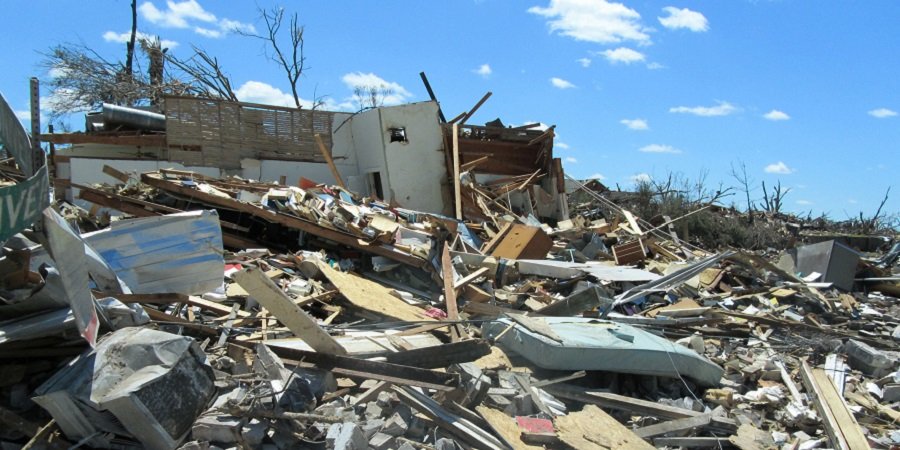 Von einem Tornado zerstörte Wohngegend